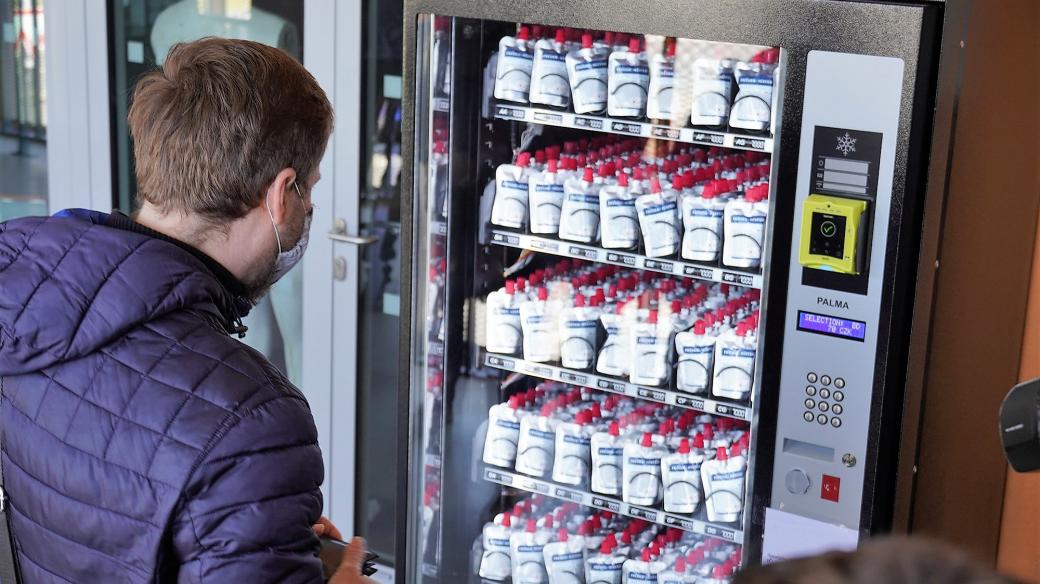 Automat na desinfekci ve frýdecko-místecké hale Polárka