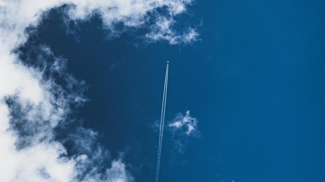 Letadlo na obloze