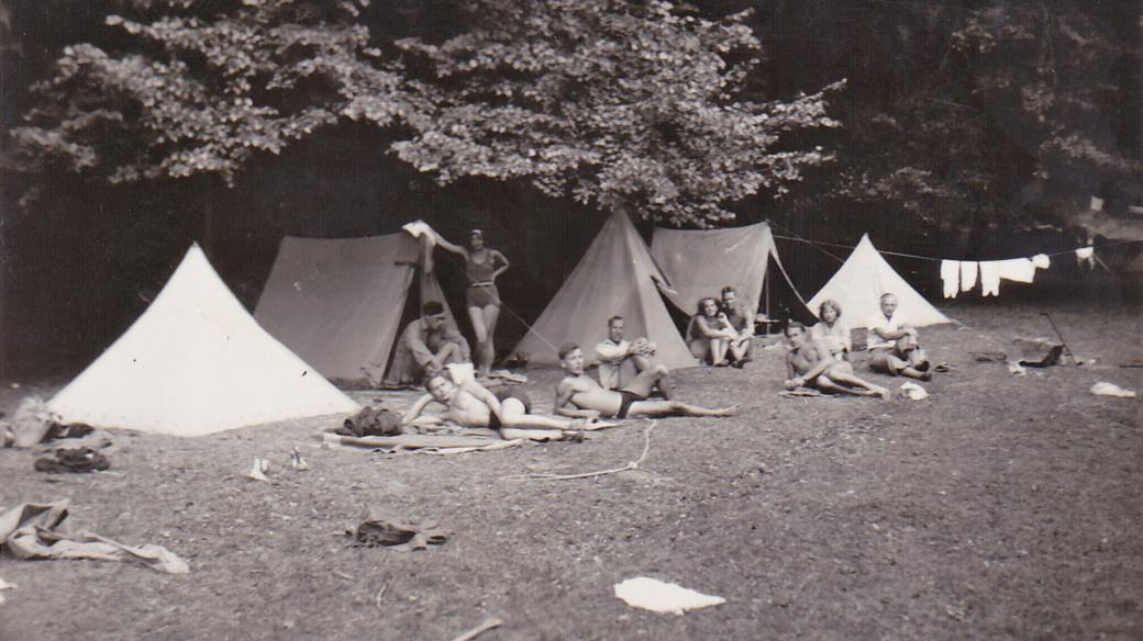 Táboření na Lužnici v roce 1930, album Bořivoje Macháčka Road and Camp