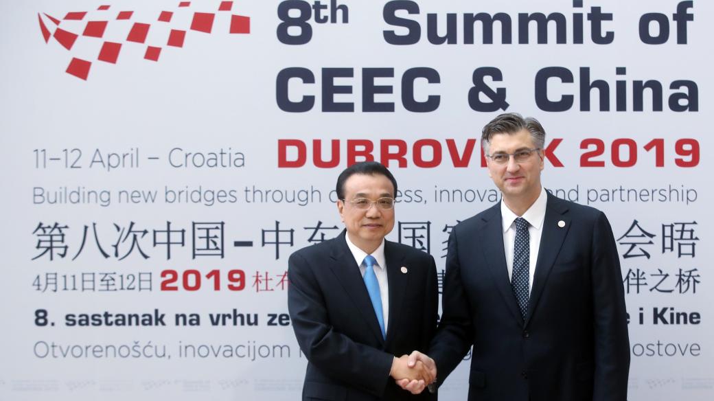8. summit zemí střední a východní Evropy a Číny. Na snímku čínský premiér Li Kche-čchiang a chorvatský premiér Andrej Plenkovic