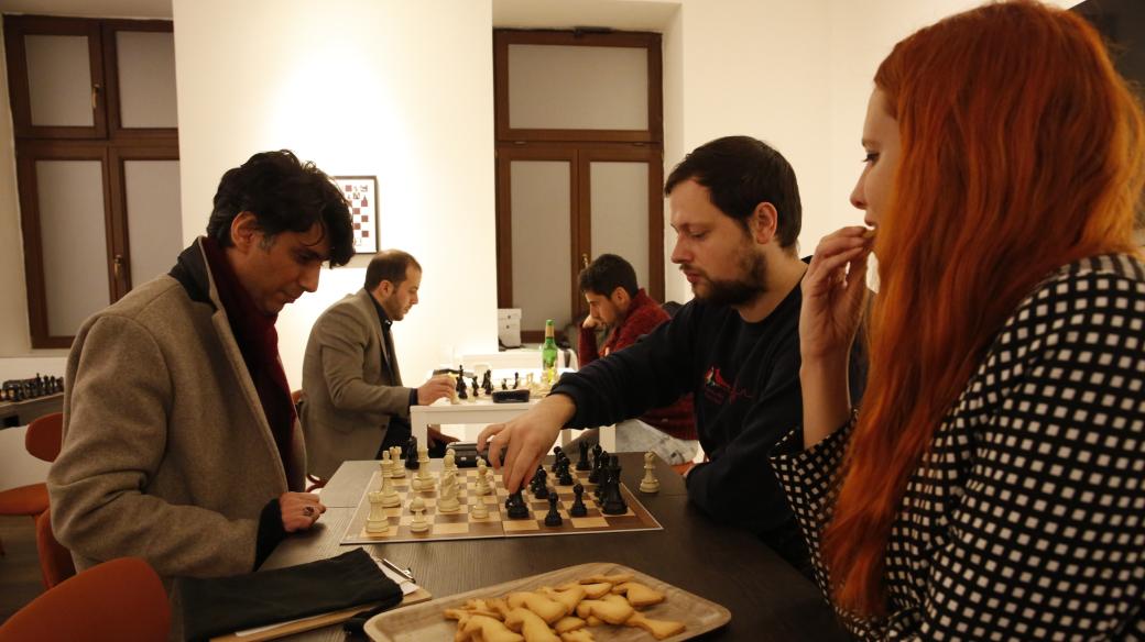 Šachová kavárna Gambit v Karlíně
