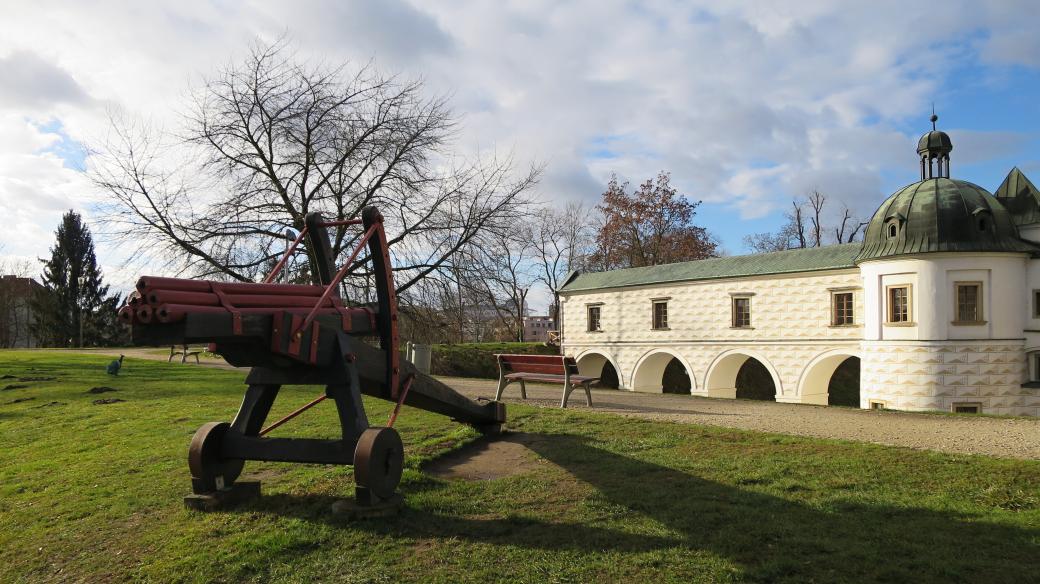 Replika varhanového děla na valech zámku v Pardubicích