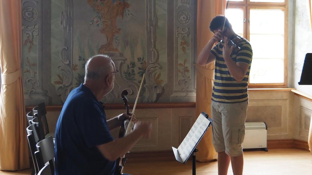 Mezinárodní houslové kurzy, Zámek Žďár
