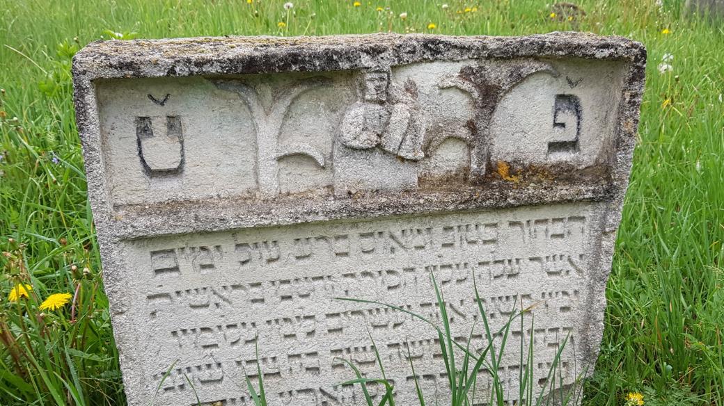 Náhrobek s Mojžíšem, Židovský hřbitov, Police u Jemnice