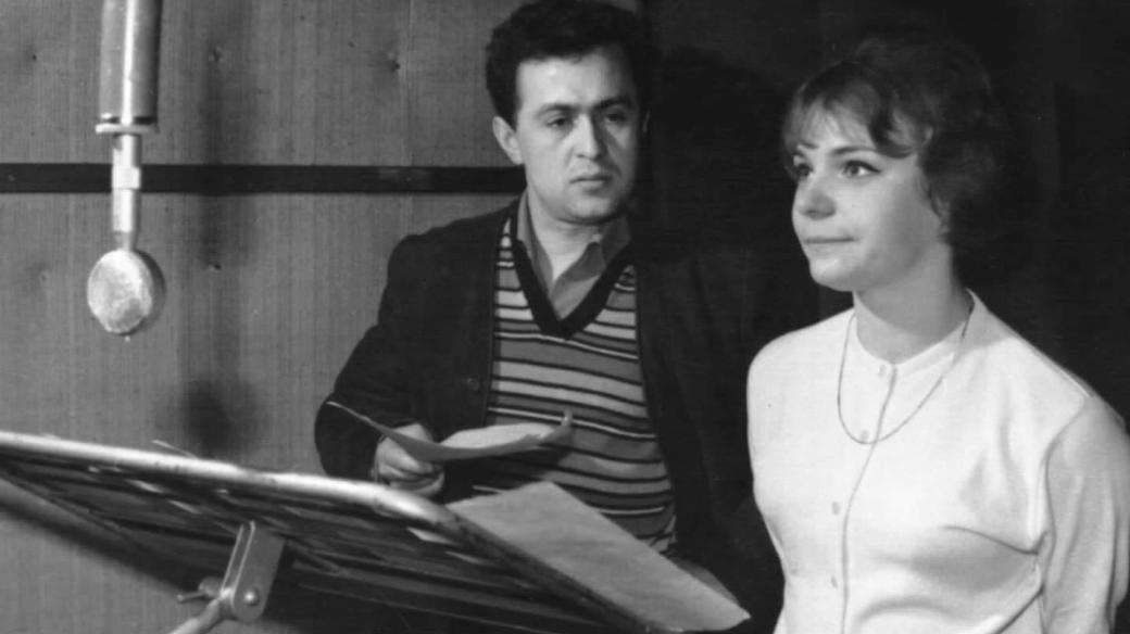 Klára Jerneková a Jaroslav Kepka během natáčení hry Věra Lukášová (1965)