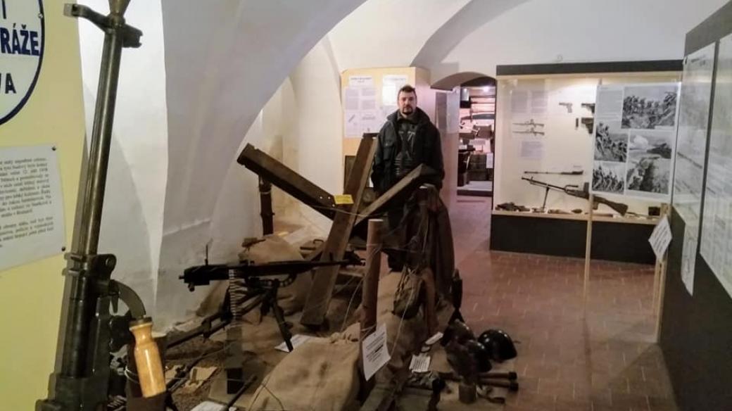 Muzeum československé armády na zámku v Jindřichově Hradci provozuje Miloslav Sviták