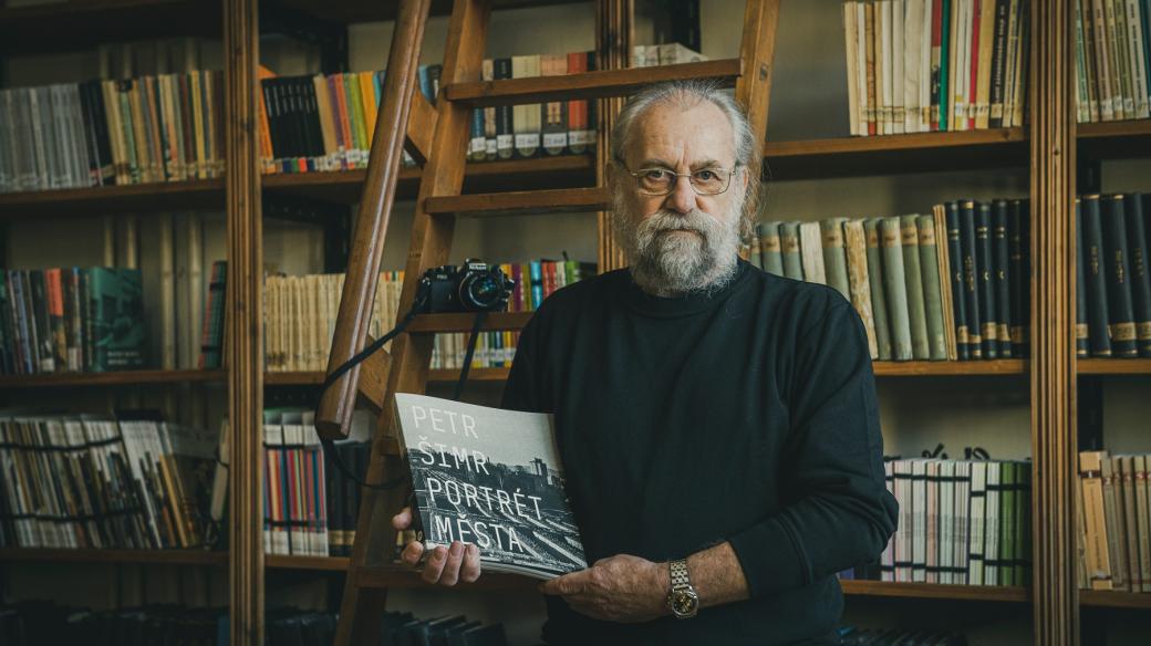 Severočeské muzeum vydalo knihu fotografií Petra Šimra s názvem Portrét města. Publikace je fotografickým dokumentem o životě a době v Liberci od 70. let až do současnosti