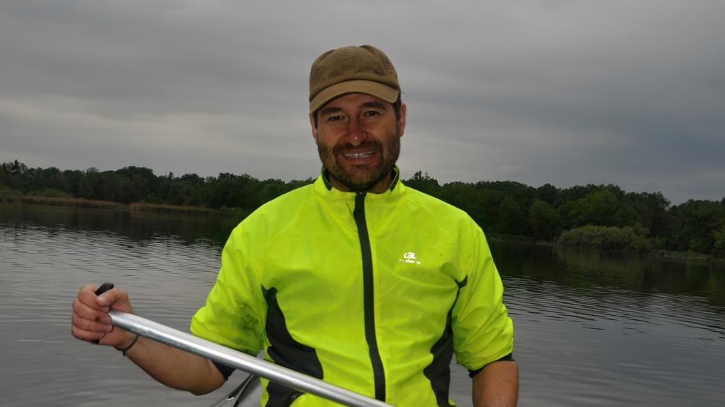 Hydrobiolog Martin Rulík při práci v terénu