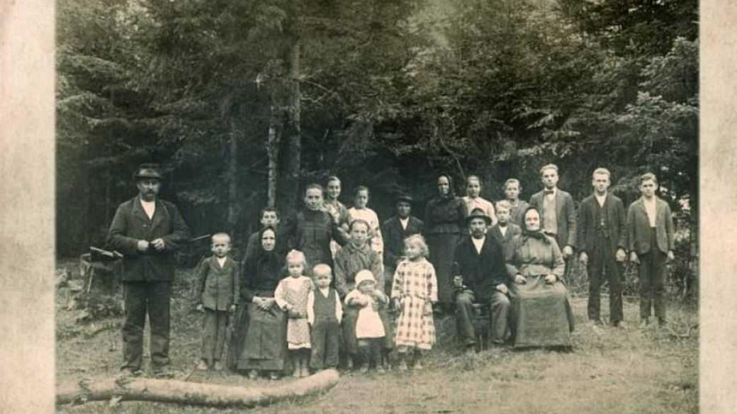 Obyvatelé Vařákových pasek v roce 1927