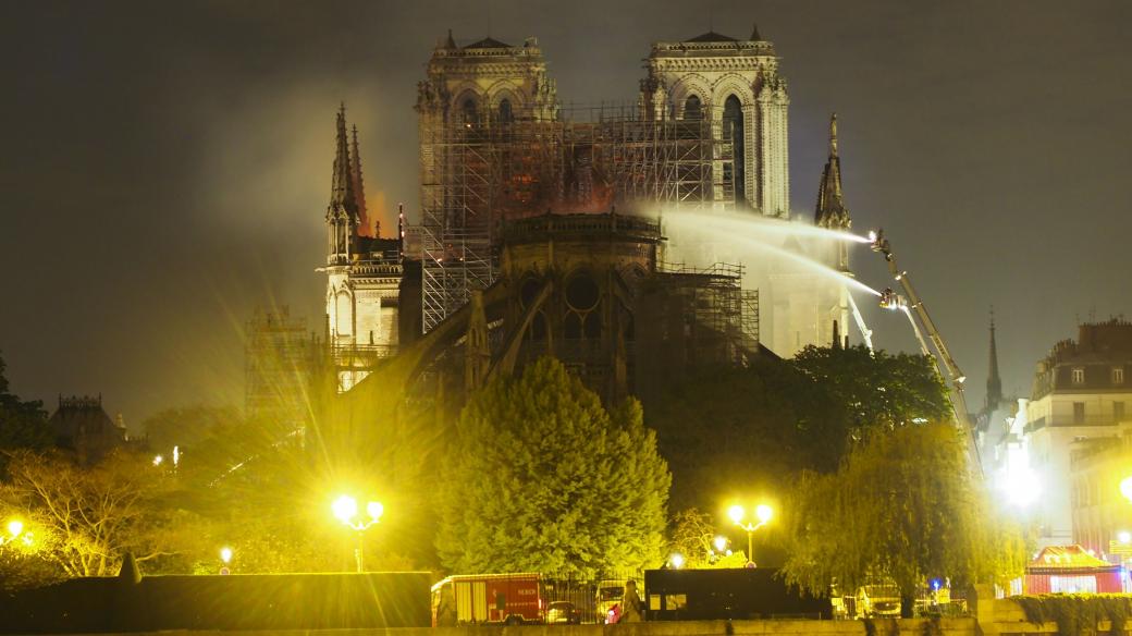 Zkáza katedrály Notre-Dame