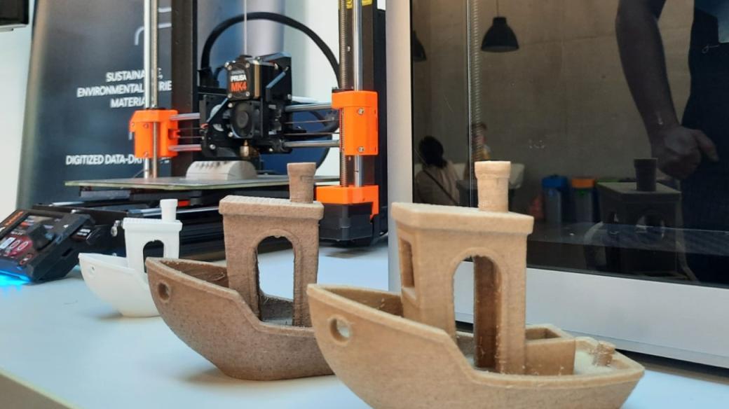 V CXI na liberecké univerzitě se věnují také vývoji 3D tisku