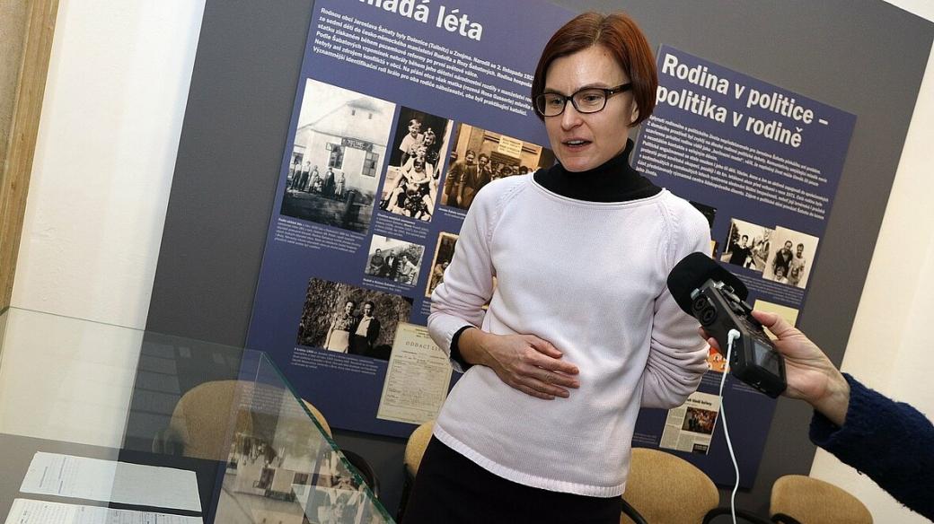 Kurátorka Petra Pichlová na výstavě o brněnských signatářích Charty 77 v Moravském zemském muzeu