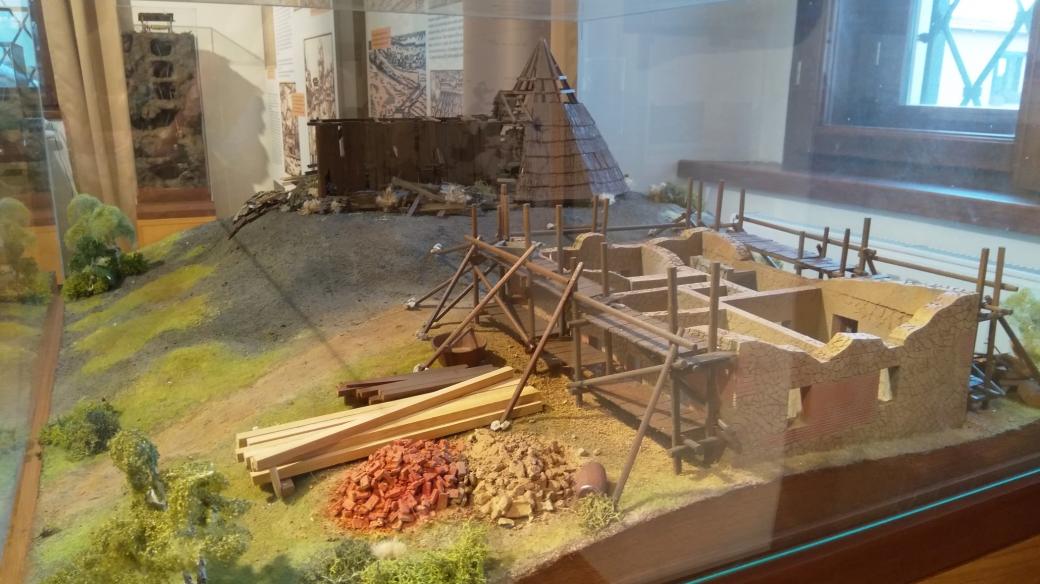 Expozice Hornického muzea v Rudolfově u Českých Budějovic nabízí k vidění i modely dobových pracovišť horníků