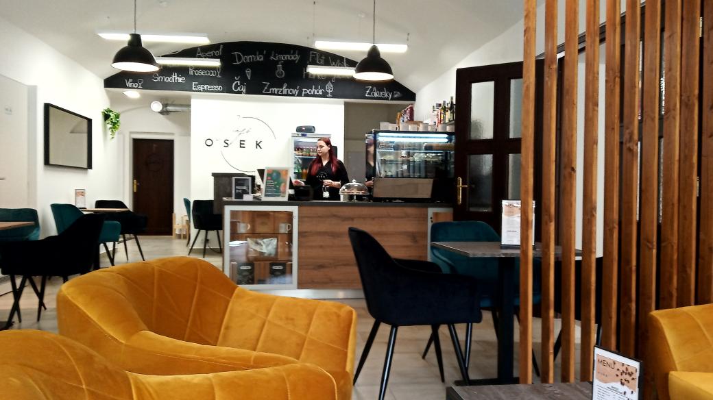 První kavárnu v Oseku provozuje město