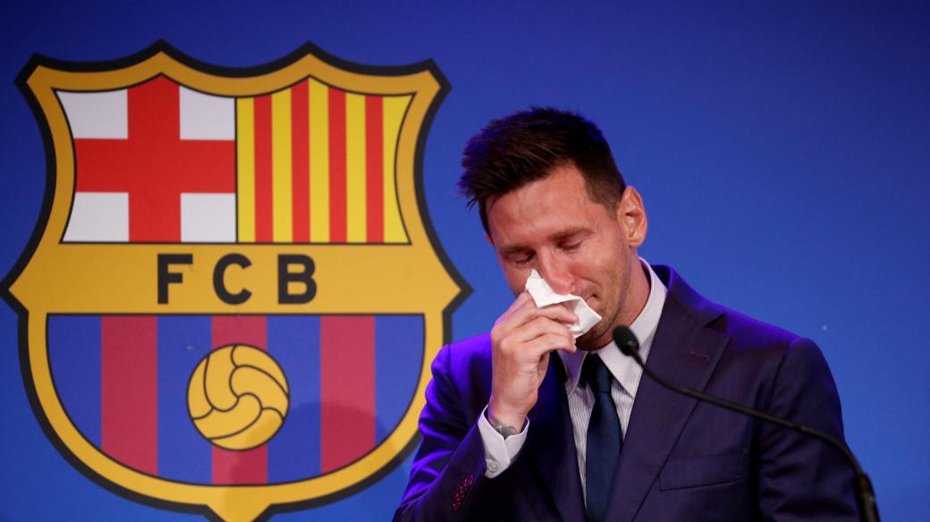 Lionel Messi se na tiskové konferenci neubránil slzám.