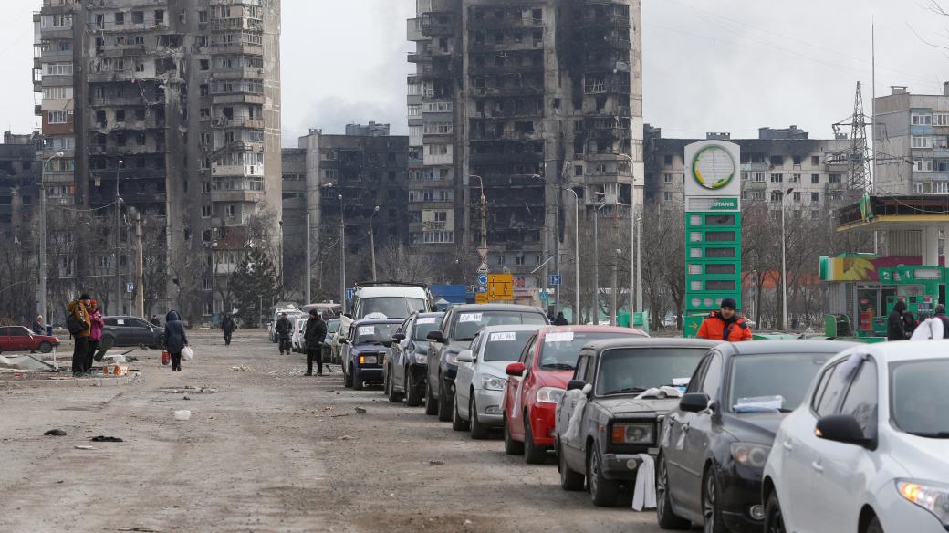 Mariupol se snaží opustit desítky tisíc lidí. Důvod je zřejmý