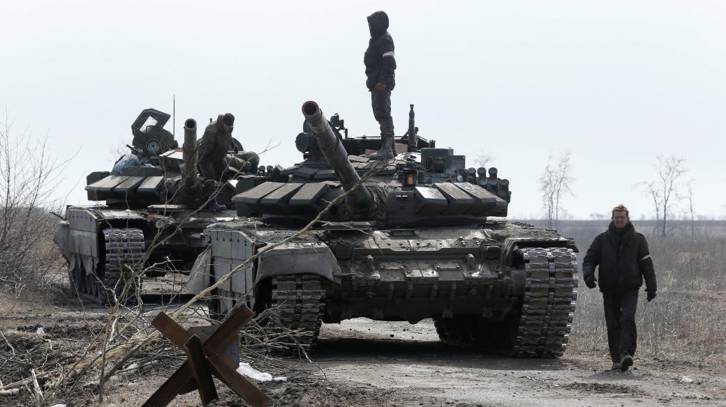 Tanky proruských jednotek u Mariupolu
