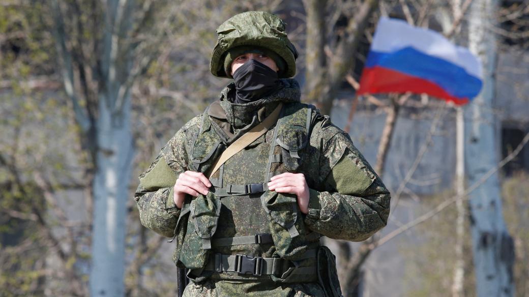 Ruský voják v obléhaném Mariupolu