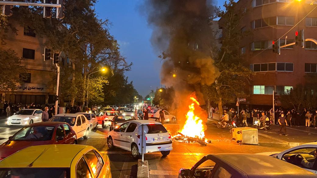 Protesty se konají nejen v Teheránu, ale po celém Íránu