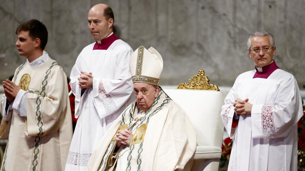 Papež František se při novoroční mši ve Svatopetrské bazilice