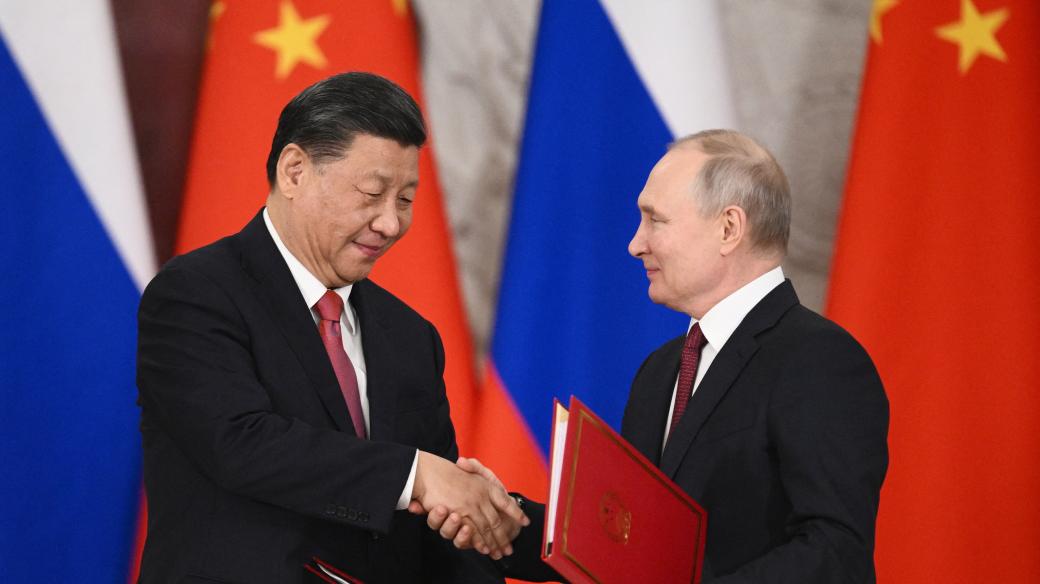 Si Ti-pching a Vladimir Putin pře setkání v Moskvě