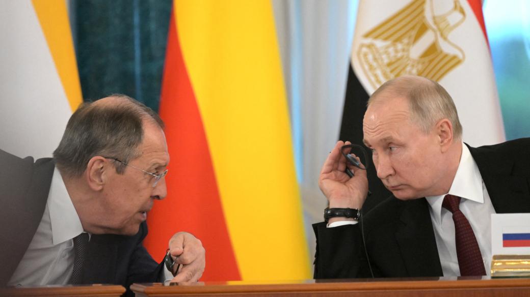 Ruský ministr zahraničí Sergej Lavrov a ruský prezident Vladimir Putin se v Petrohradě setkali s delegací afrických lídrů