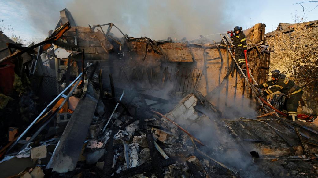 Dům po zásahu rakety na rusko-ukrajinské hranici v Doněcké oblasti