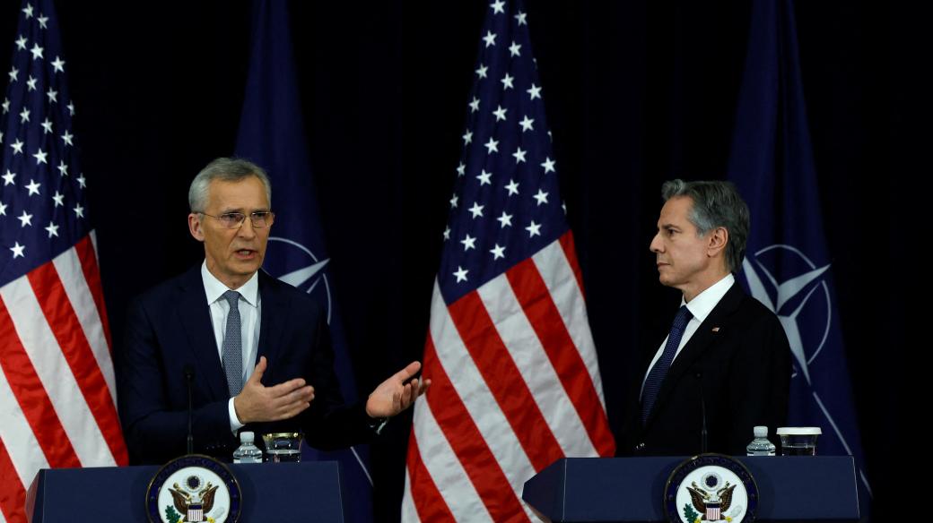 Generální tajemník NATO Jens Stoltenberg a ministr zahraničí USA Antony Blinken na tiskové konferenci na ministerstvu zahraničí ve Washingtonu