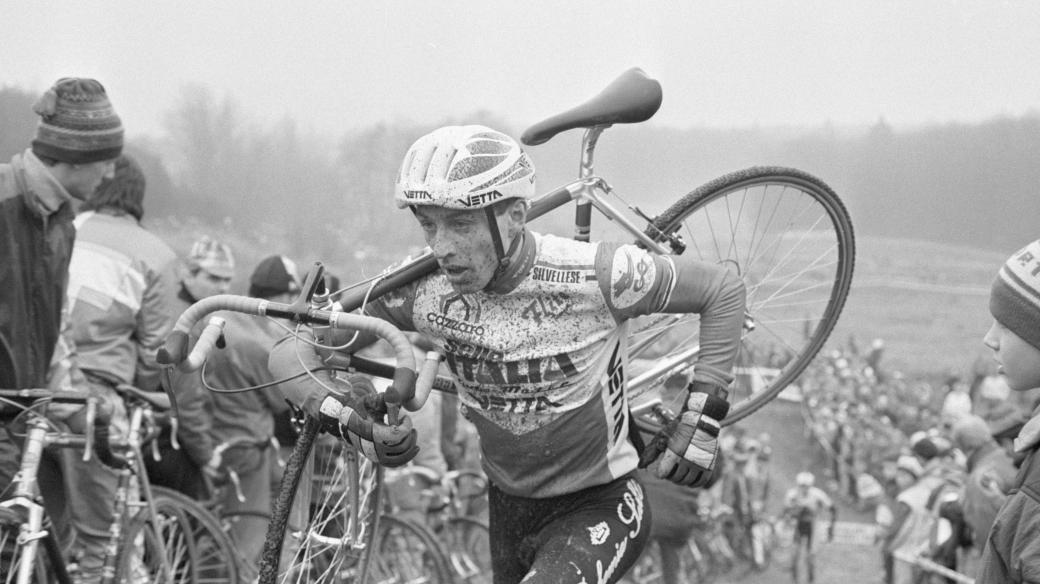 Mistrovství České republiky v cyklokrosu 1993. Na snímku Radovan Fořt, vítěz v kategorii profesionálové