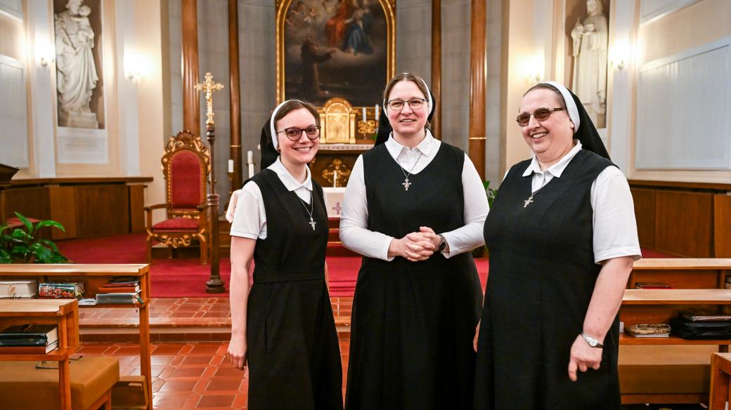 Sestry Bony (vlevo), Josefka (uprostřed) a Virgi (vpravo)