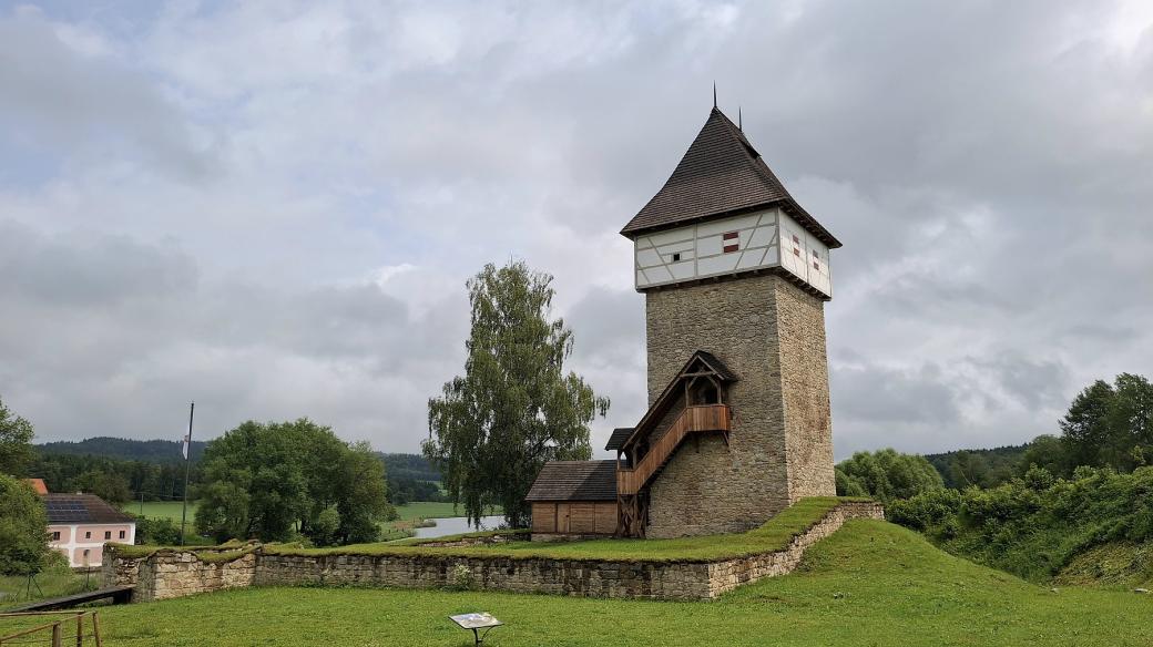Tvrz, přesněji hraniční pevnost v Tiché, těžko si dnes představit, že toto místo bylo rumištěm a skládkou nedaleko ostnatých drátů