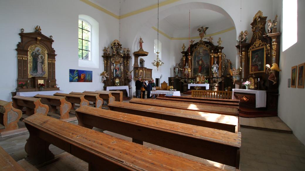 Paseky n. Jizerou, kostel sv. Václava s moderní výzdobou