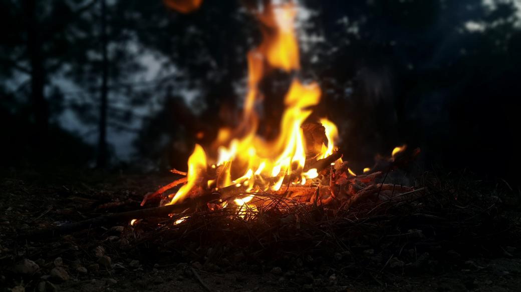 Táborák, oheň