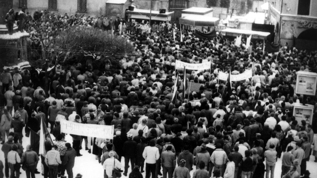 Demonstrace ve Svitavách v listopadu 1989