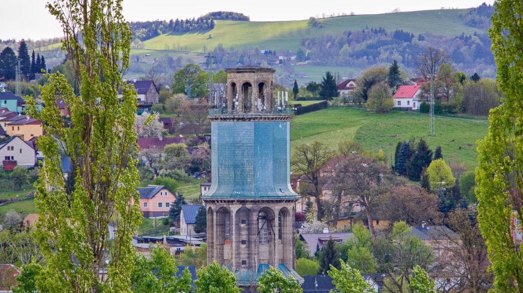 Během první světové války vyrostla ve Vratislavicích, dnes jedné z částí Liberce, 65 metrů vysoká železobetonová věž s vyhlídkovou plošinou