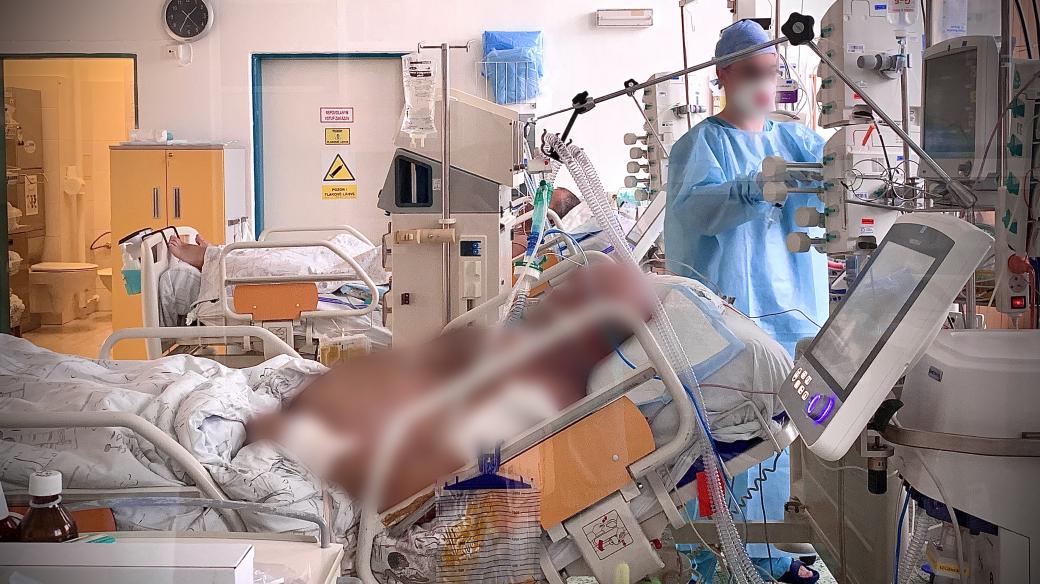 Kvůli nárůstu hospitalizovaných pacientů s covidem-19 na odděleních Kliniky anesteziologie, resuscitace a intenzivní medicíny ve Fakultní nemocnici Ostrava přibývají lůžka
