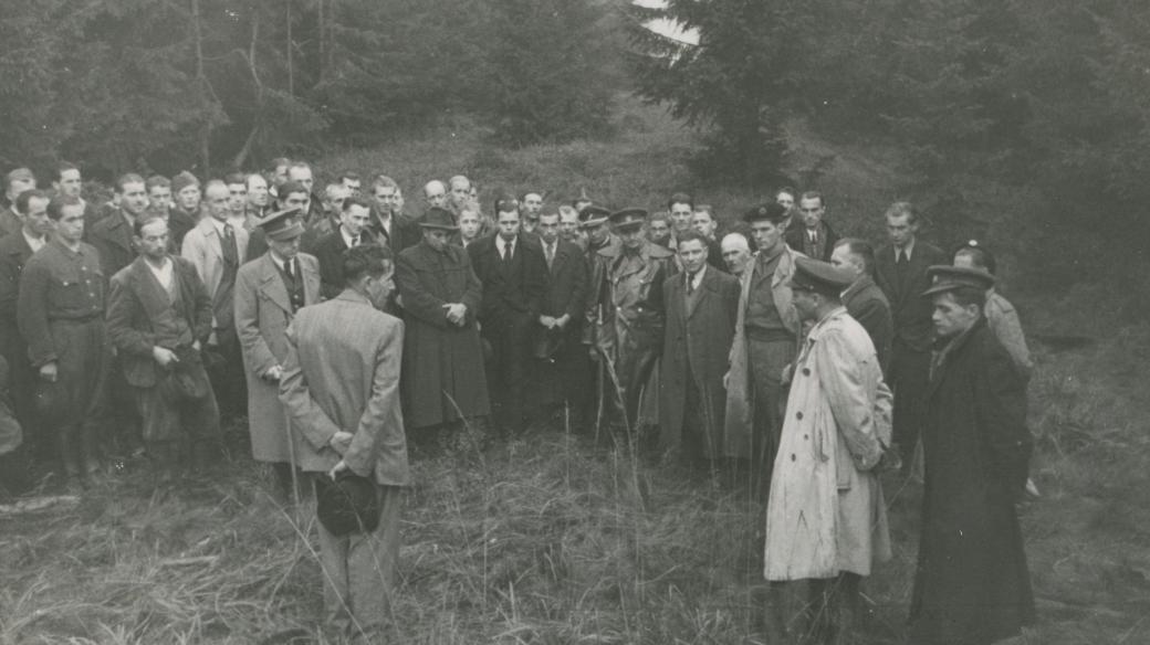 Setkání po válce na místě vraždy Josefa Bierského
