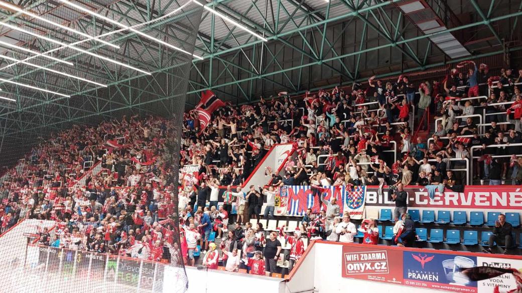 Radující se fanoušky HC Olomouc