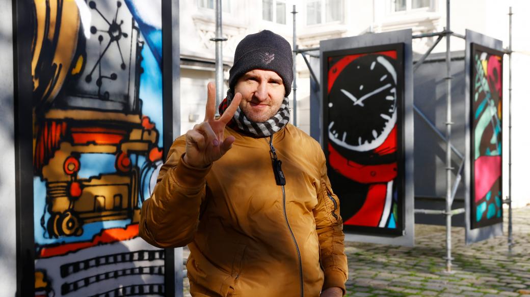 Výtvarník Michal Škapa, jeden z nejvýraznějších autorů spojených s českou graffiti scénou