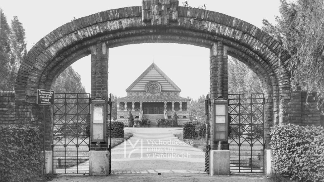 Pardubické krematorium, 30. léta