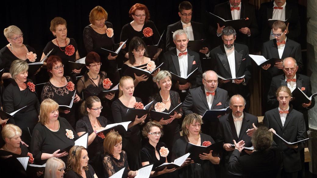 Smíšený pěvecká sbor Česká píseň Plzeň v roce 2014. Koncert k 60. výročí