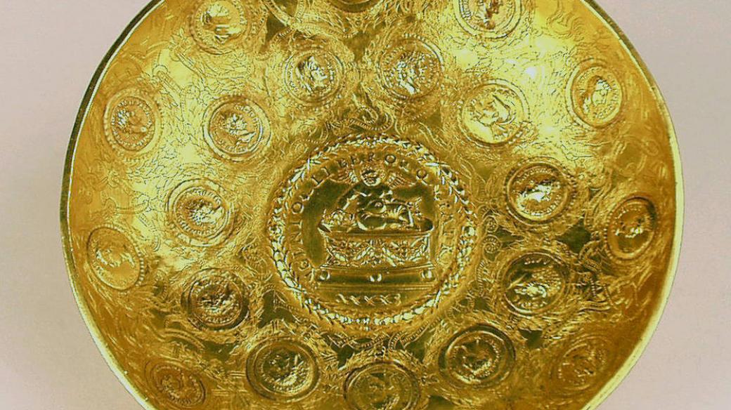 Olomoucké zlato: pítko zdobené starověkými mincemi moravského učence Augustina Käsenbrota, 1508