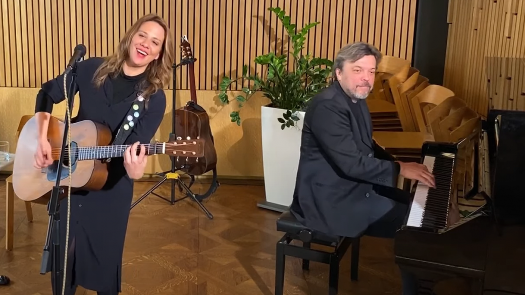 Dvojka u piana: Aneta Langerová a Jakub Zitko