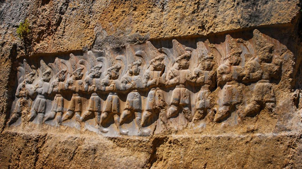 Reliéf Dvanácti bohů ve městě Chattušaš, hlavním městě starověké Chetitské říše