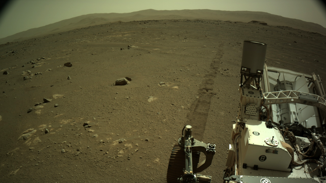 Americké vozítko Perseverance už jezdí po povrchu Marsu