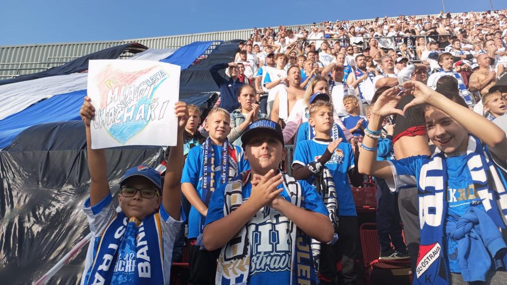 Mladí fanoušci Baníku Ostrava vyrazili na výjezd. Svůj klub podporovali v Olomouci