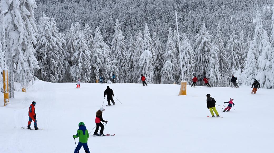 Lyžařský areál Klínovec zahájil lyžařskou sezonu