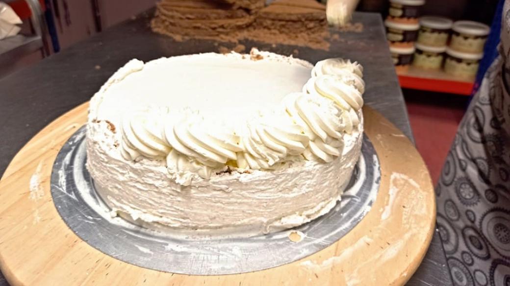 Oceněný smetanovo-tvarohový dort z Mimoně