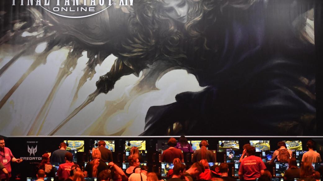 Hráči hrají Final Fantasy XIV na Gamesconu