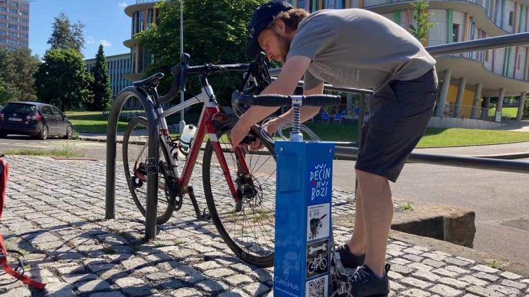 Cyklisté v Děčíně mají nově k dispozici cyklohub